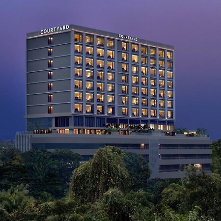 Courtyard By Marriott Ahmedabad Sindhu Bhavan Road Exterior photo