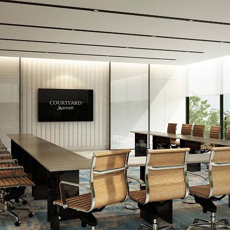 Courtyard By Marriott Ahmedabad Sindhu Bhavan Road Exterior photo