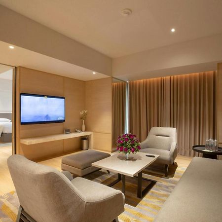Courtyard By Marriott Ahmedabad Sindhu Bhavan Road Exterior photo