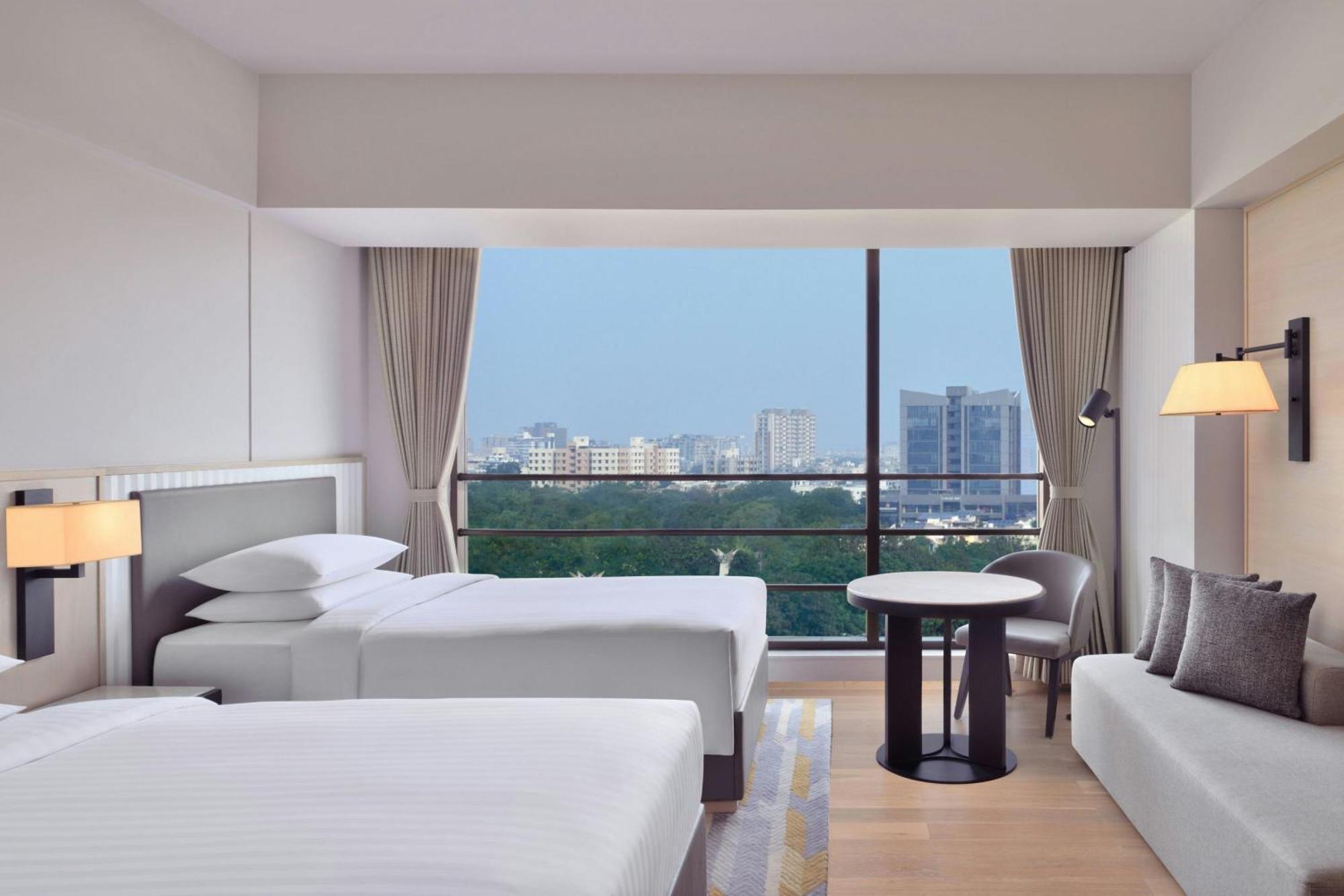 Courtyard By Marriott Ahmedabad Sindhu Bhavan Road Exterior photo